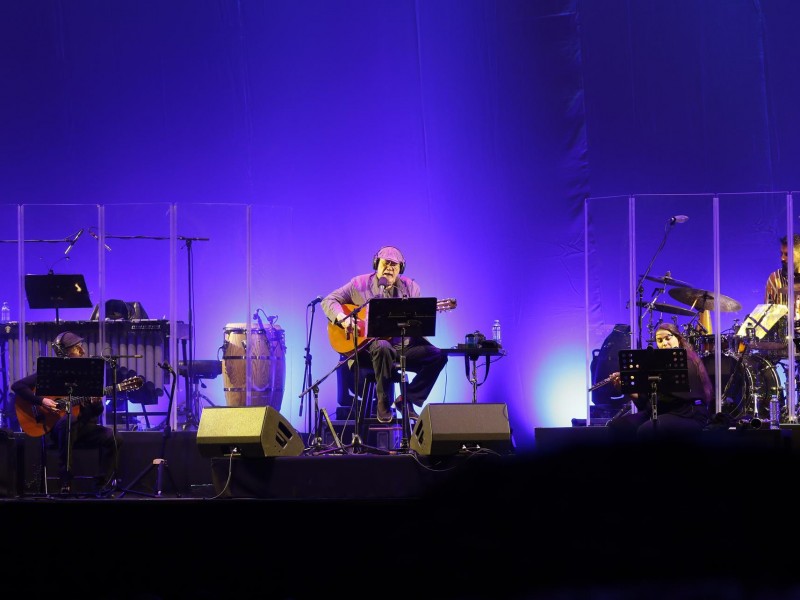 Silvio Rodriguez deja sentir su canto en Ciudad de México