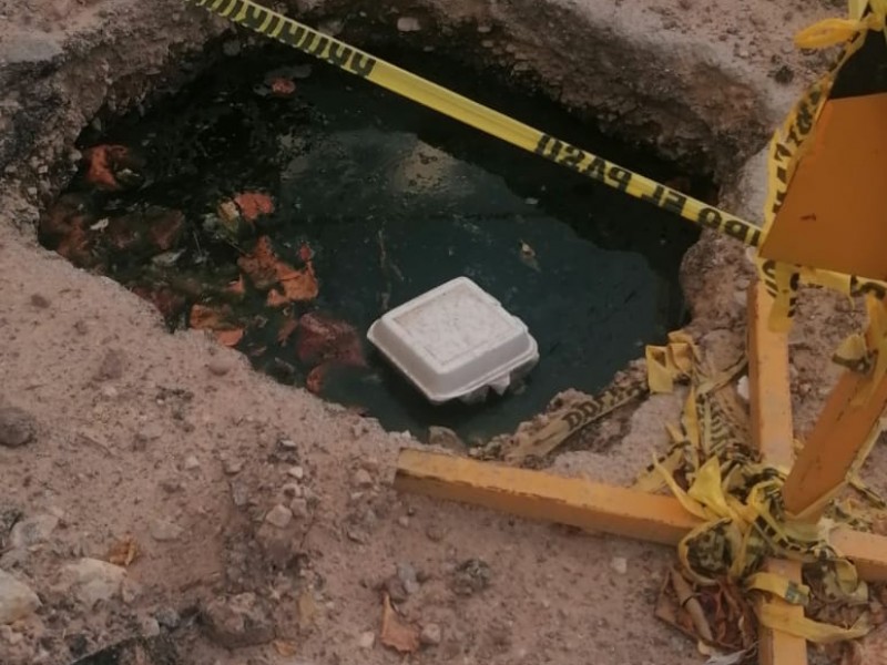 Simas abre pozo de agua... pero es verde y hiede