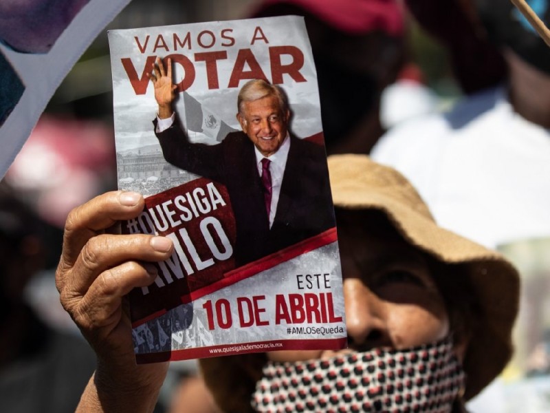 Simpatizantes Presidente también marchan