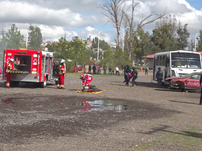 Simulacro recrea choque múltiple con incendio en día de Protección Civil