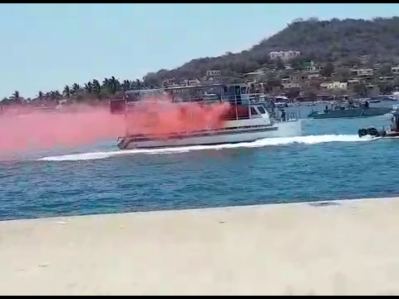 Simulan ataque a embarcación con turistas