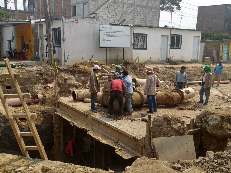 Sin agua colonias por ruptura de tubería