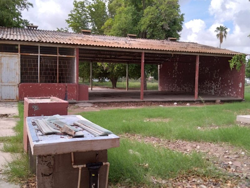 Sin agua no habrá regreso a clases en Mochicahui