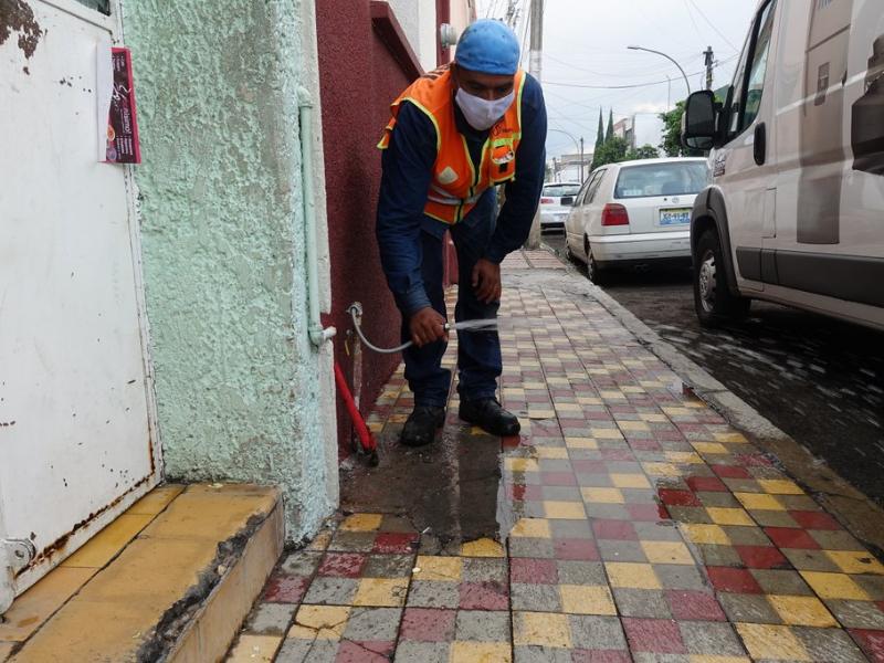 Sin agua, una de cada cinco personas en la metrópoli por tandeos