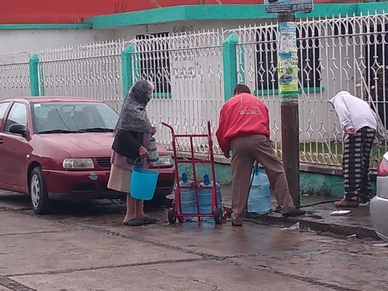 Sin agua vecinos de San Antonio Buenavista