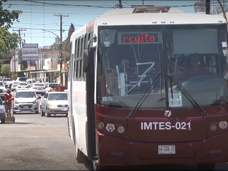 Sin aire, sin descuentos y con largas esperas: transporte Navojoa