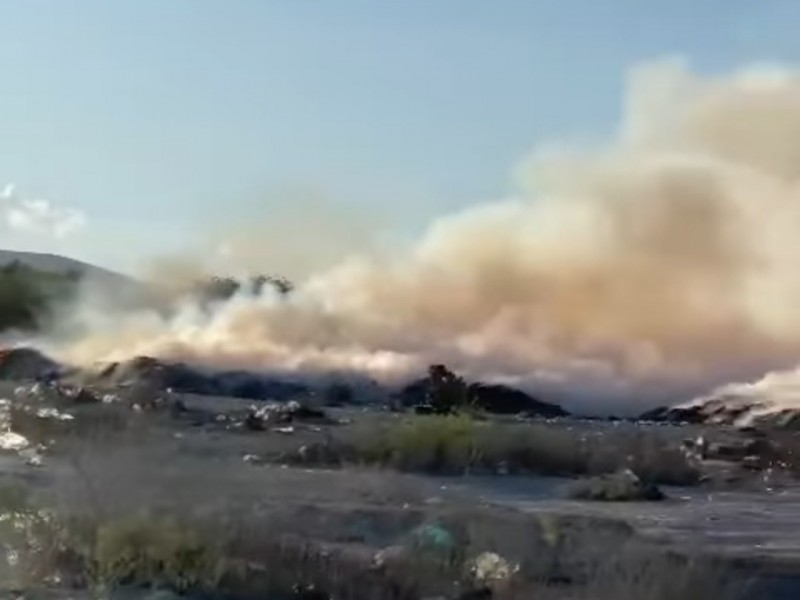 Sin avanzar retiro de basura en Necoxtla, incendios podría continuar