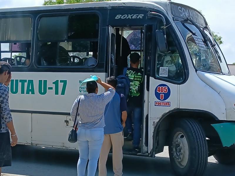 ¡Sin camiones y con largas esperas! Protestan vecinos de Medellín de Bravo