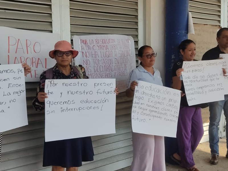 Sin clases por paro laboral: padres protestan en primaria de ...
