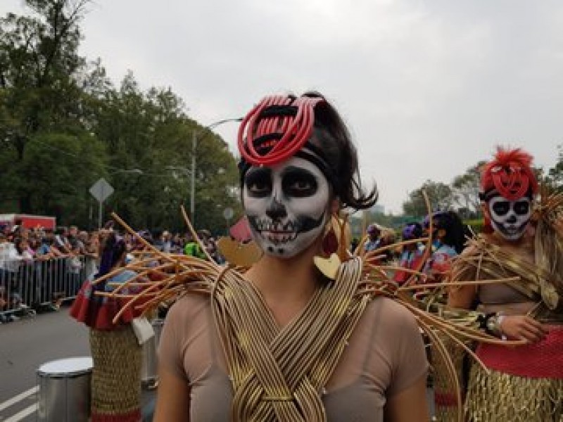 Sin contratiempos, Mega Desfile de Día de Muertos