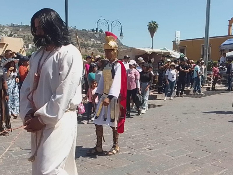 Sin contratiempos se desarrolla el viacrucis en Querétaro