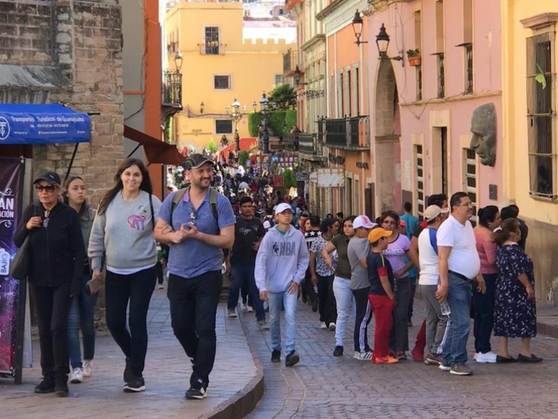 “Sin datos de turistas chinos en México”.