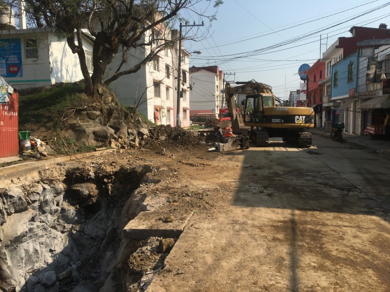 Sin fecha para concluir obra de avenida