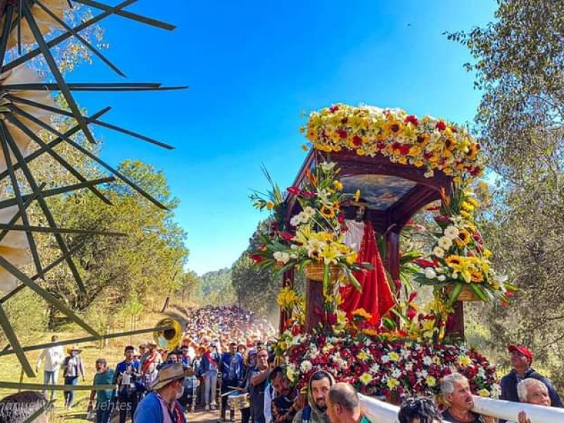 Sin importar Covid-19, en Aquixtla hacen procesión