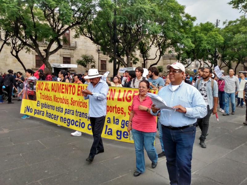 Sin incidentes, manifestación en contra del transporte público