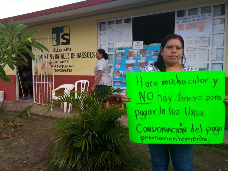 Sin luz Telesecundaria de Fraccionamiento Albatros