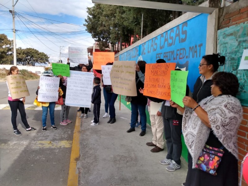 Sin maestro alumnos de escuela en Zacatepec
