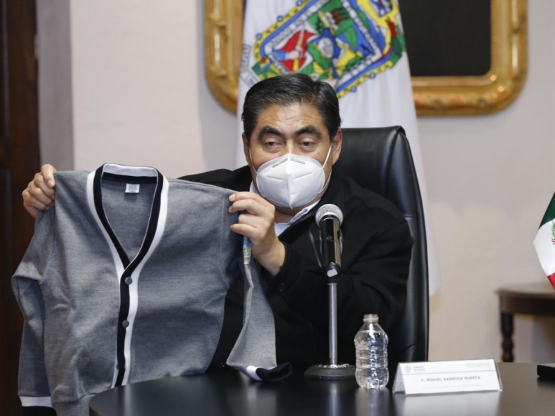 Sin marcas gubernamentales, presentan nuevo uniforme para ciclo escolar 2020-2021