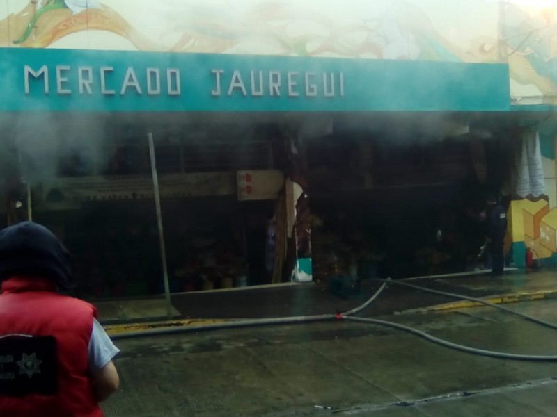 Sin pérdidas humanas tras incendio en mercado Jáuregui