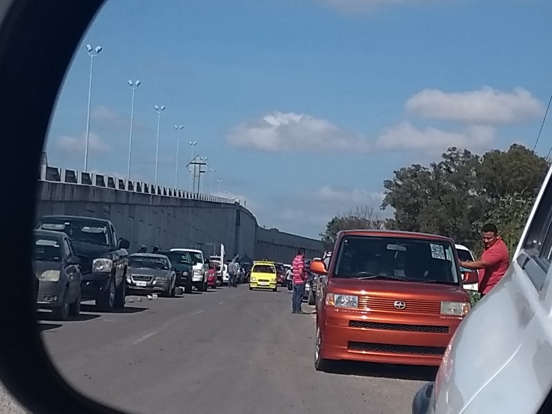 Tianguis de autos funciona sin permisos