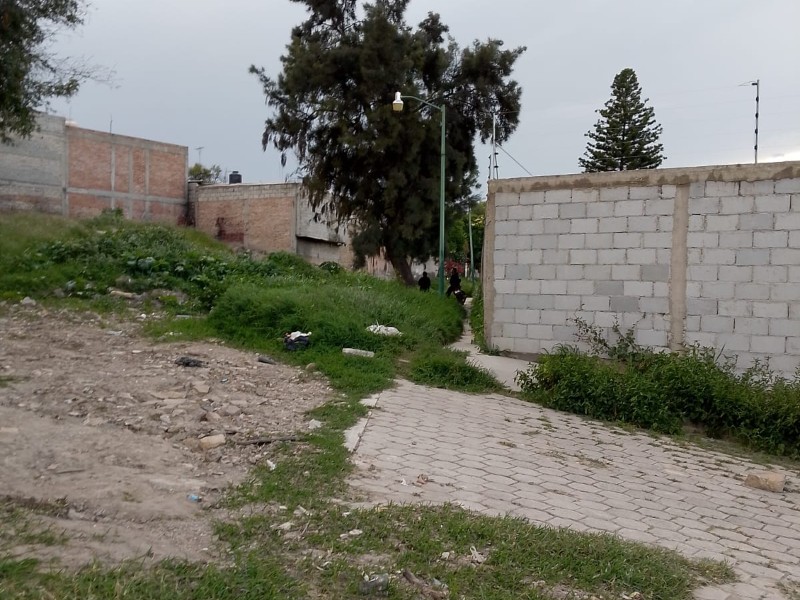 Sin poder ahuyentar autoridades a indigentes en La Joya