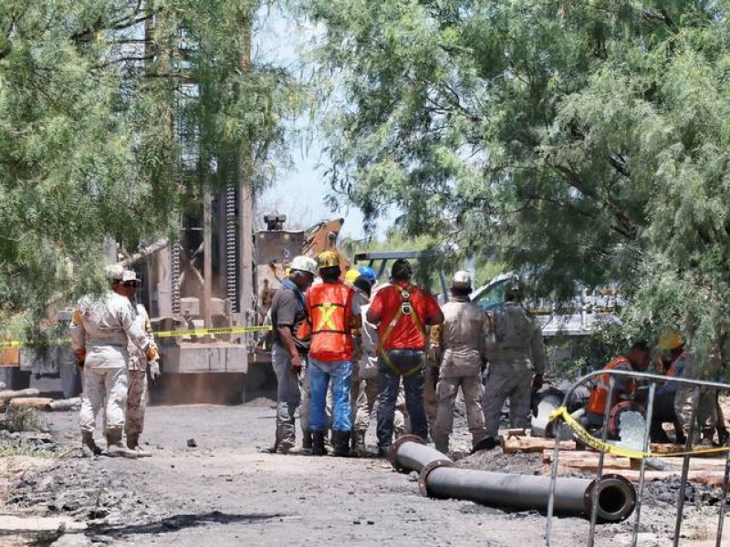 Sin postura familiares de mineros atrapados sobre rescate