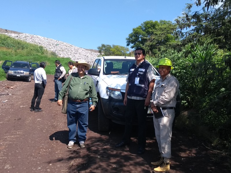 Sin protección laboran trabajadores del relleno sanitario