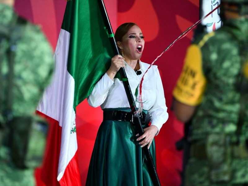 Sin público, alcaldesa de Gómez Palacio vitorea Grito de Independencia