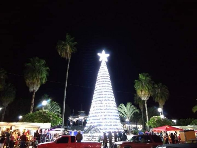 Sin público será encendido el árbol navideño en Xalisco