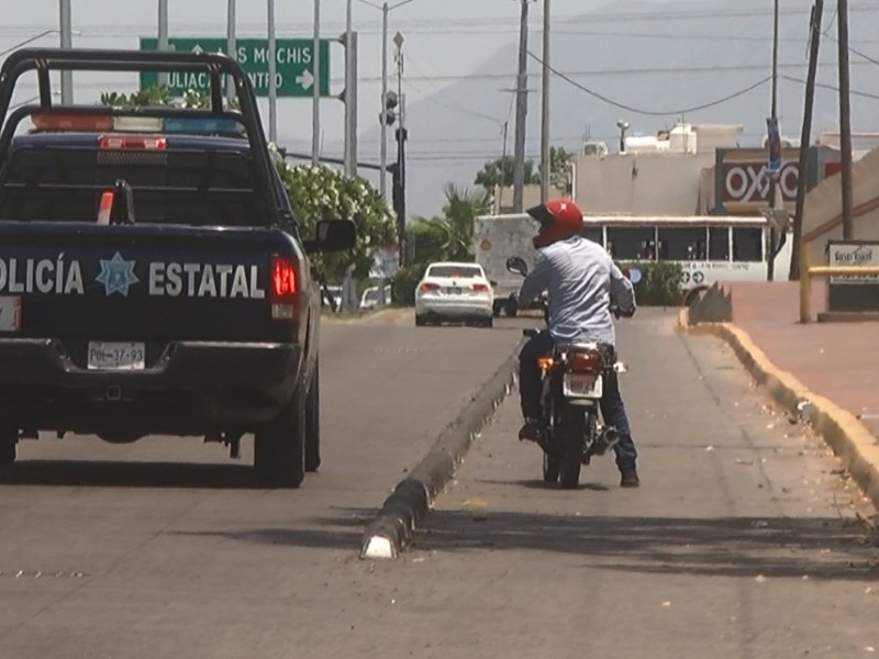 Sin respeto, vehículos dañan ciclovía de bulevar Arjona
