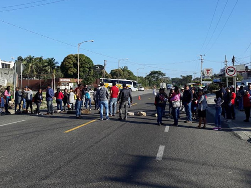 Sin solución bloqueo en Matías Romero