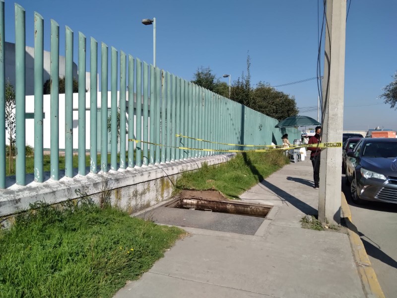 Sin tapa coladera de hospital en Toluca