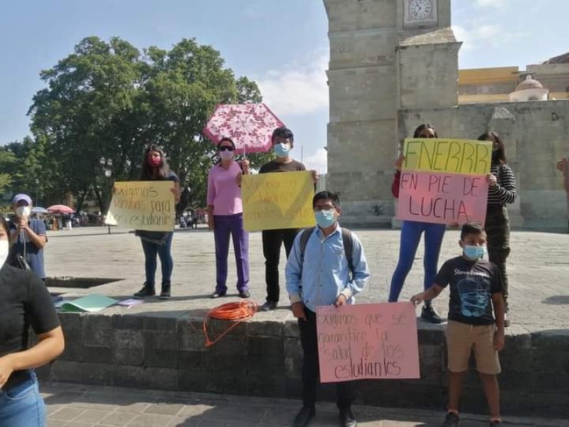 Sin vacunas no hay regreso presencial a clases: FNERRR Oaxaca