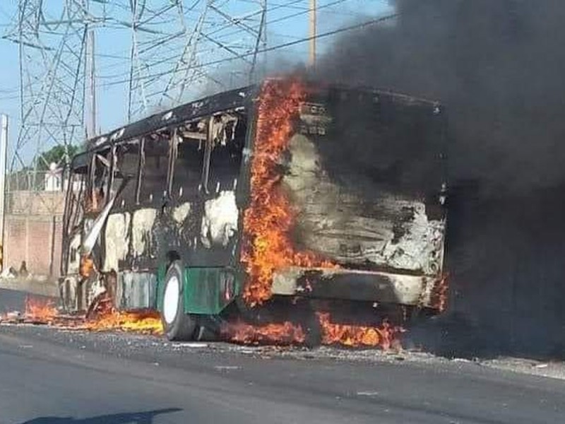 Sin víctimas por explosión de camión de pasajeros en Zapopan
