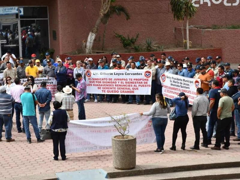 Sindicalizados de JUMAPAG retoman manifestación, interponen denuncia contra alcalde