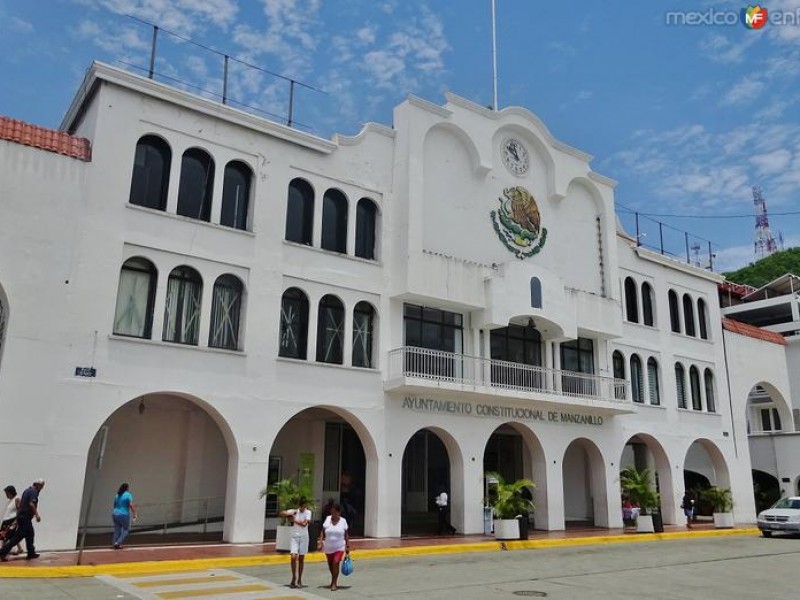 Sindicalizados de Manzanillo laboran bajo protesta por adeudo de $5mdp