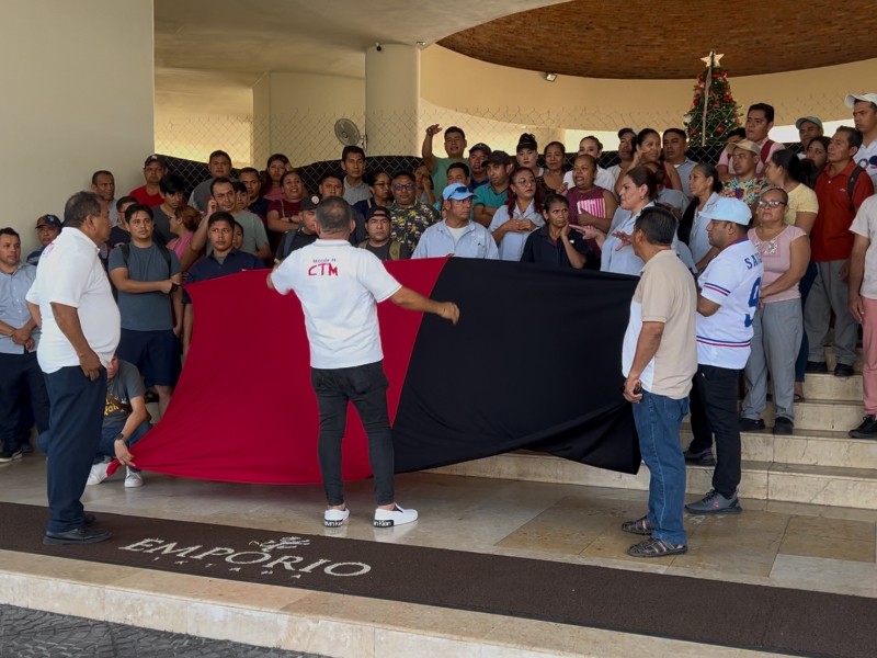 Sindicalizados del Emporio Ixtapa defienden su huelga; niegan actuar bajo amenazas