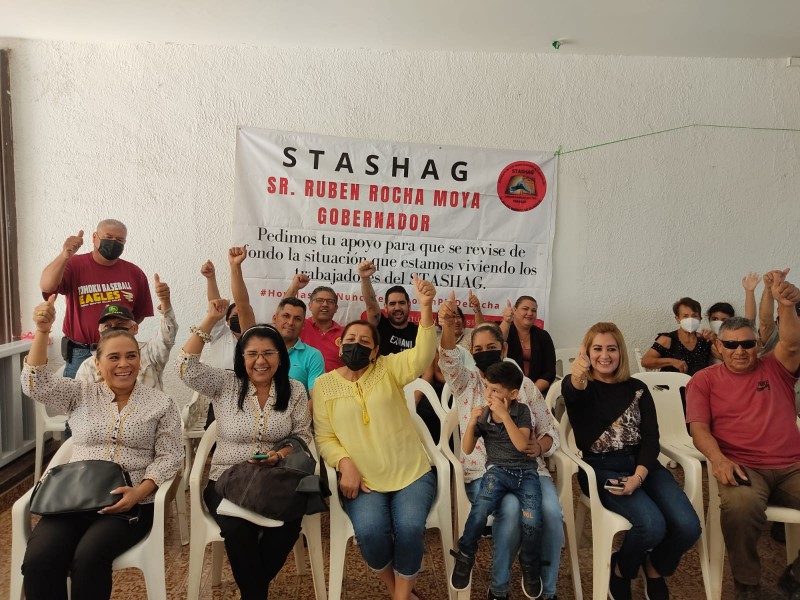 Sindicalizados del Stashag se manifiestan en Ayuntamiento de Guasave