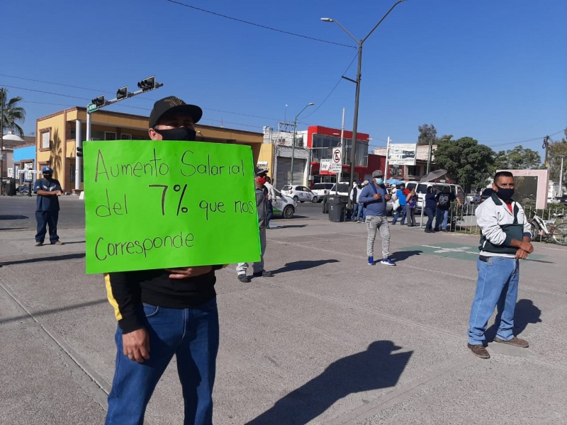 Sindicalizados municipales exigen aumento del 7% en sueldos