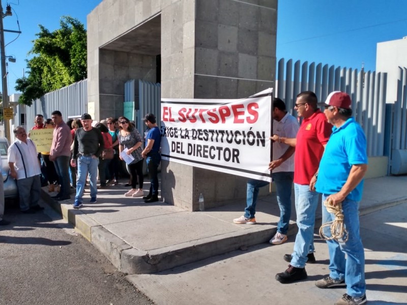 Sindicalizados se manifiestan en Hospital General