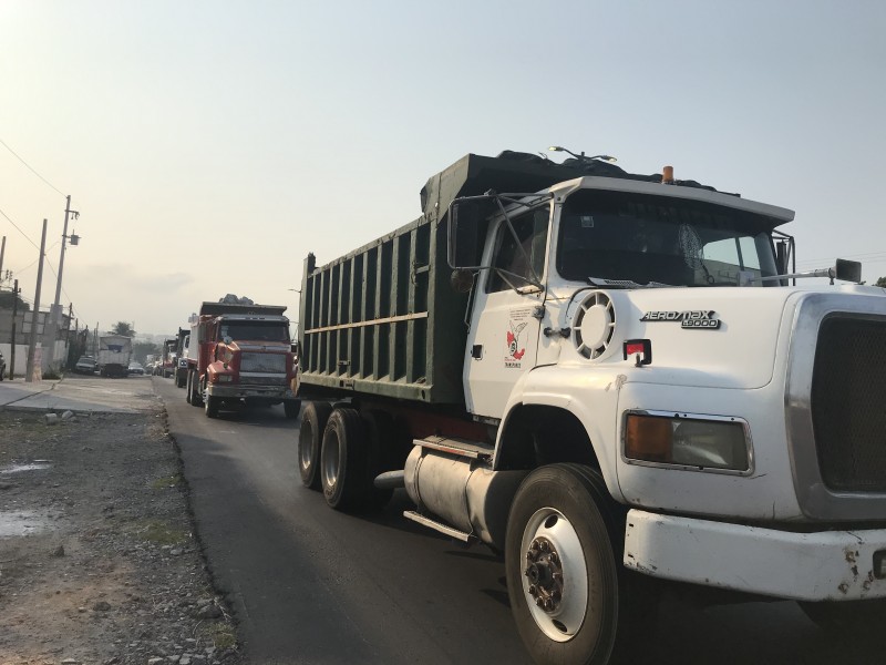 Sindicato de Cemento realiza movilización en carretera