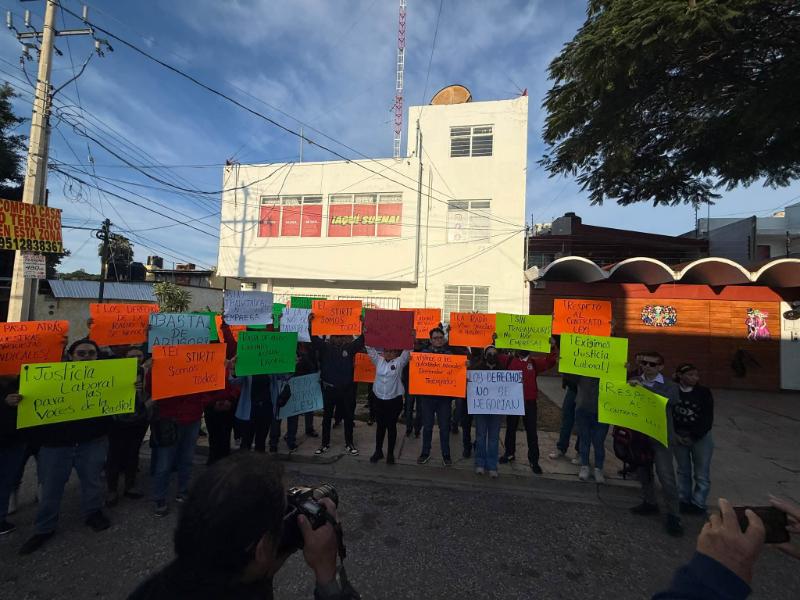 Sindicato de radio y televisión protesta en Oaxaca por presuntas violaciones laborales