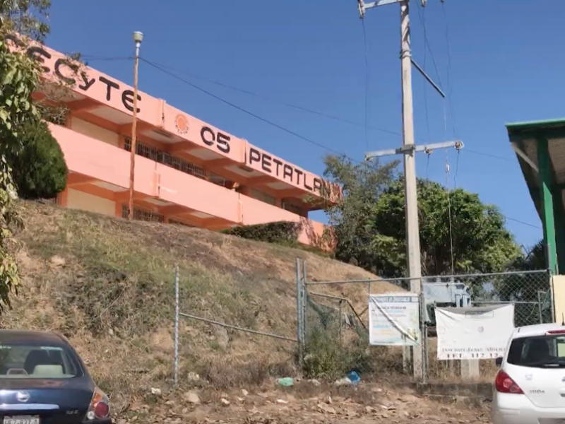 Sindicato democrático mantiene paro en Cecyteg Petatlán