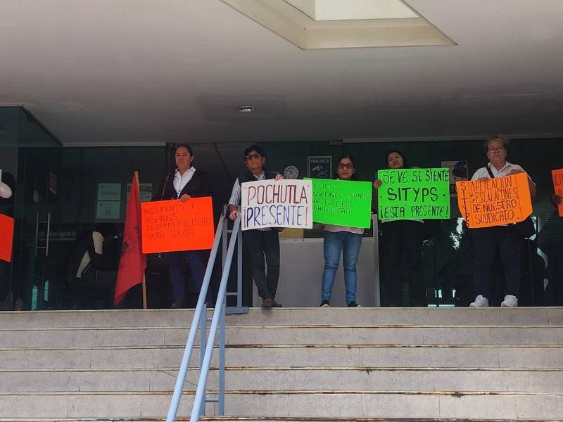 Sindicato independiente de salud protesta en oficinas por incumplimiento laboral