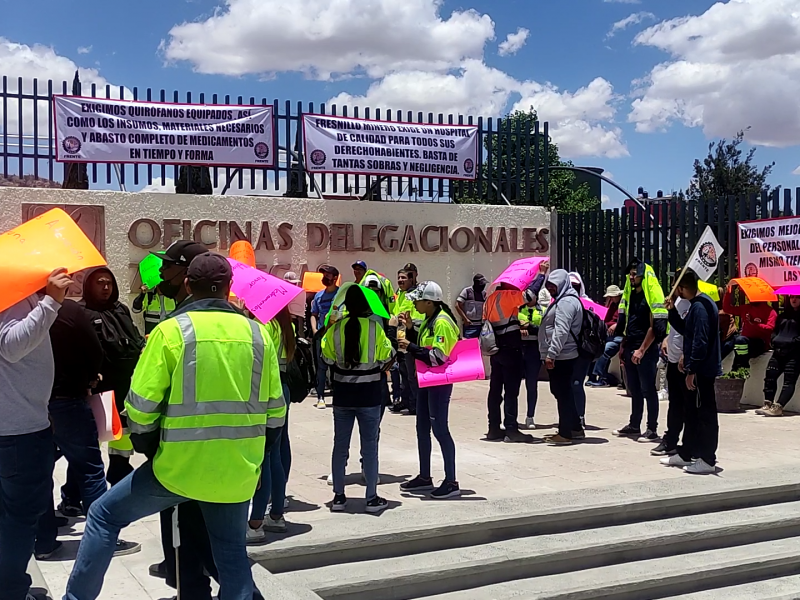 Sindicato minero se manifestó en oficinas del IMSS