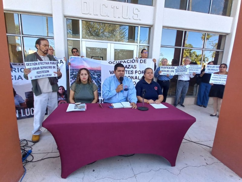 Sindicatos de académicos toman accesos y oficinas de la Universidad de Sonora Sindicatos de académicos toman accesos y oficinas de la Universidad de Sonora