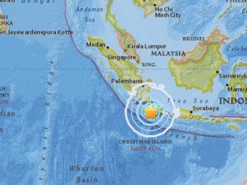 Sismo de 6.1 grados provoca pánico en Indonesia