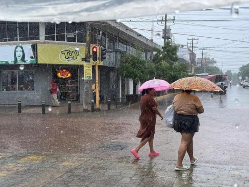 Sistema de baja presión frente a Oaxaca podría evolucionar a ciclón tropical