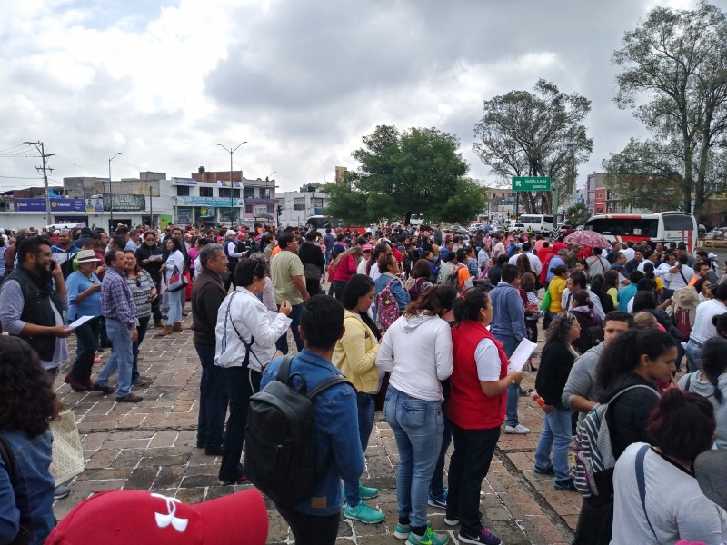 SNTE marcha en demanda de pago de bonos