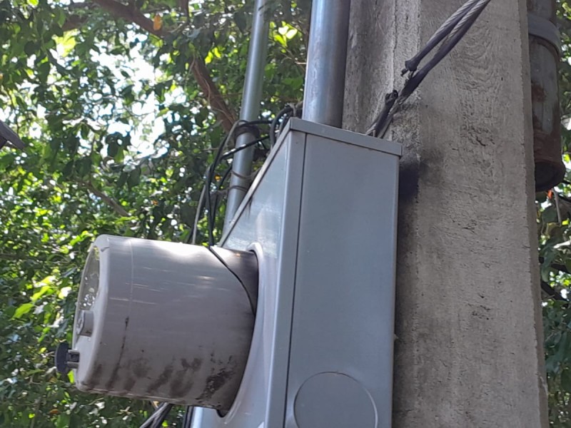 Sobrecarga eléctrica quema aparatos en secundaria José Martí